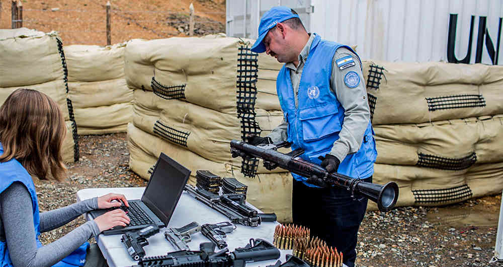 ONU recibe armas de las FARC