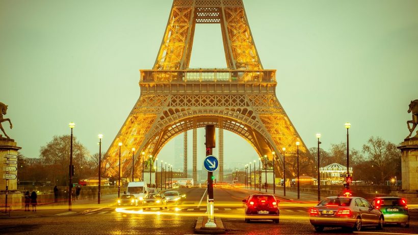 Coloquio se realiza en Paris.