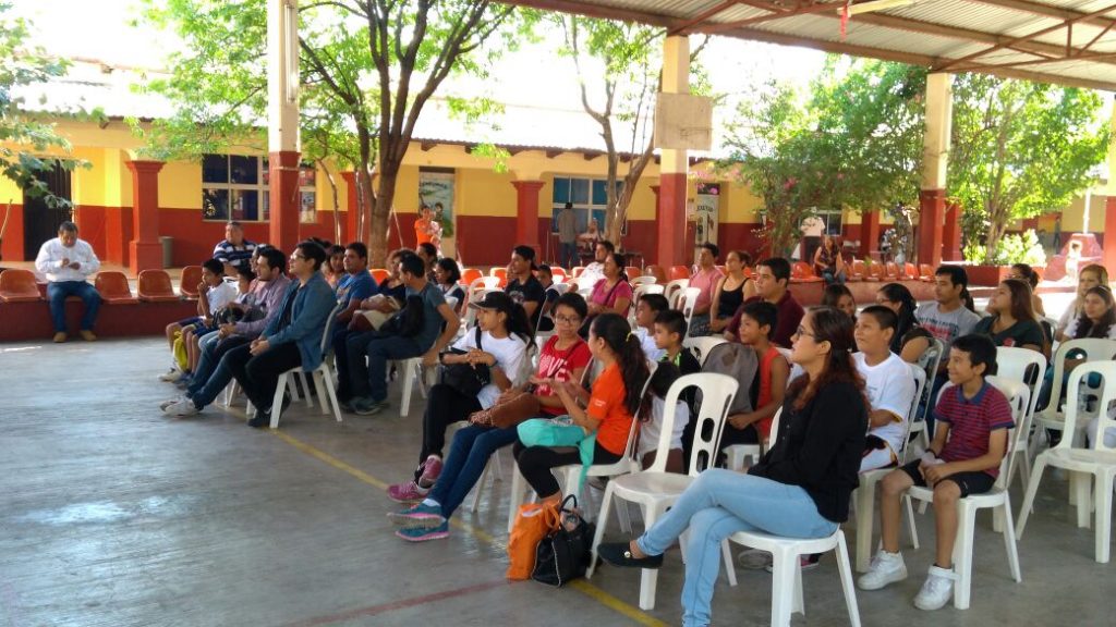 Padres de familia colaboran con el programa UAT-Peraj 