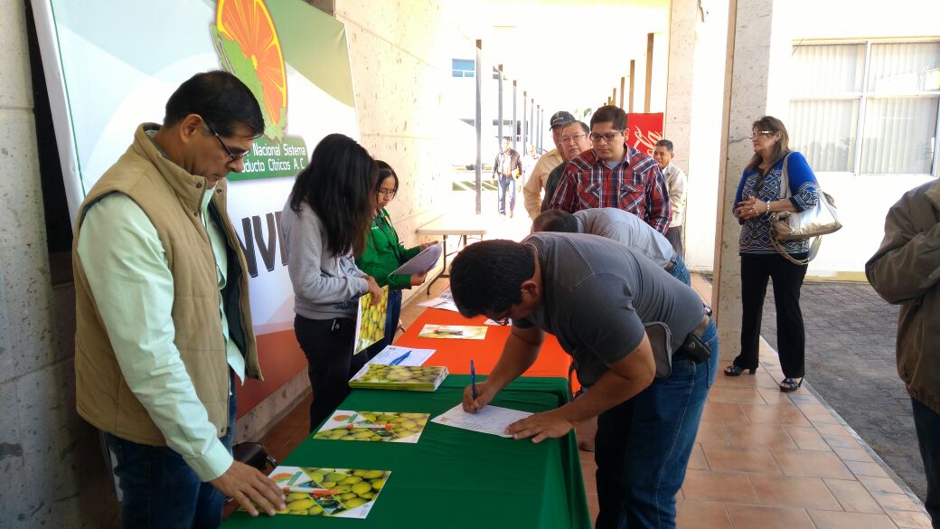 Participan productores y especialistas en capacitacón